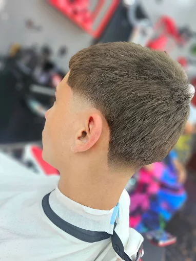 Corte juvenil degradado